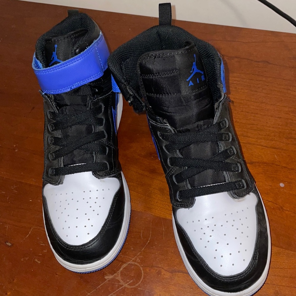 Air Jordans size 7Y